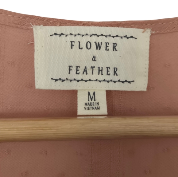 Flower & Feather Dusty Pink Button-Up Blouse Size Medium - Picture 2 of 3